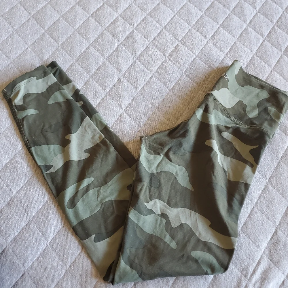 PINK VS Camo Leggings‎ Small Green